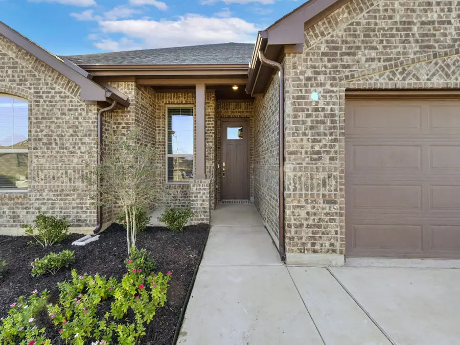 309 Horseshoe Bend, Valley View, TX 76272 - Image #2