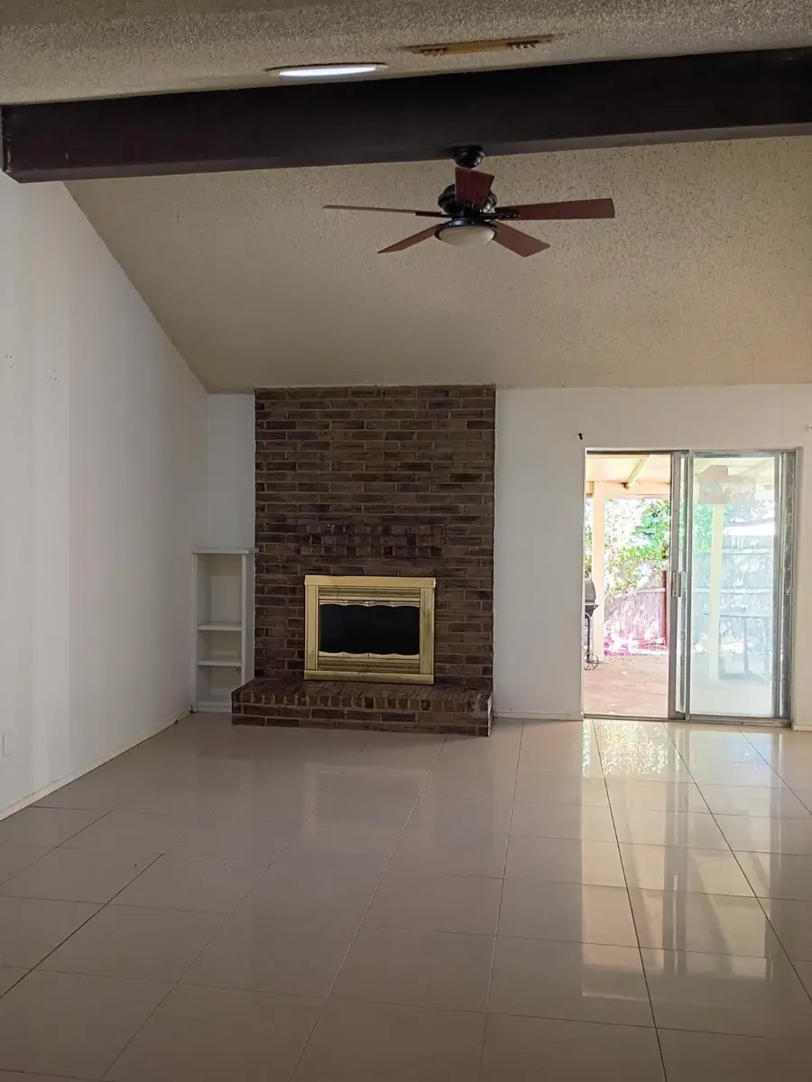 3254 Amber Court, Fort Worth, TX 76133 - Image #2