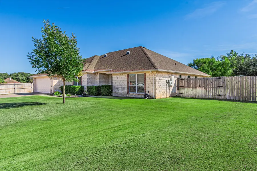 617 Parker Lane, Granbury, TX 76048 - Image #3