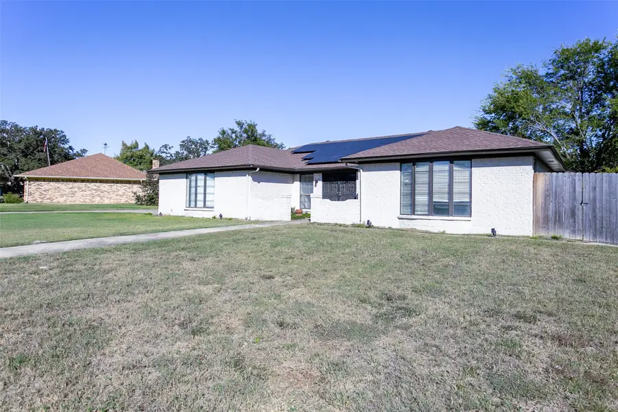 108 Haywood Drive, Benbrook, TX 76126 - Image #3