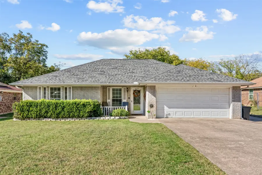 4237 Sue Court, Lake Worth, TX 76135 - Image #2