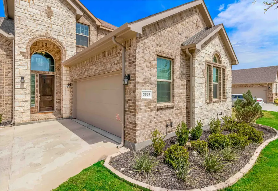 3664 Rolling Meadows Drive, Grand Prairie, TX 76065 - Image #2