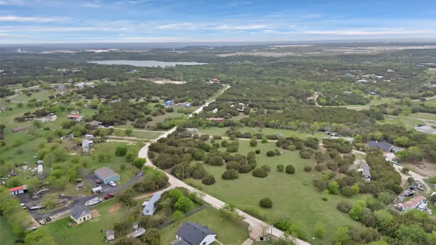 9112 Valley View Court, Cleburne, TX 76033 - Image #2