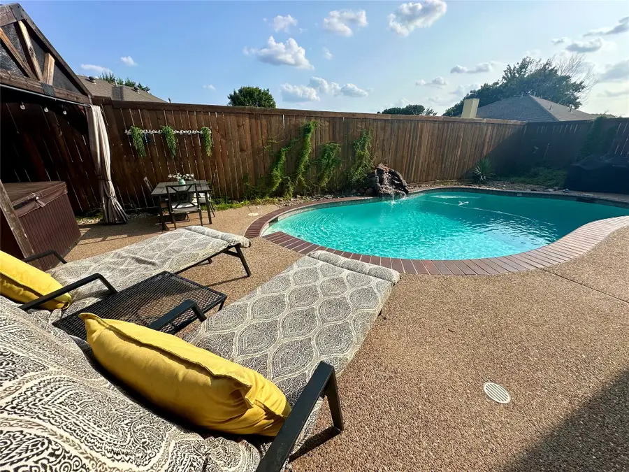 198 Radecke Road, Krum, TX 76249 - Image #2