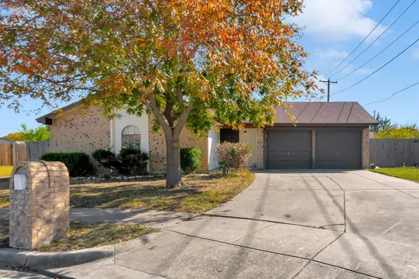 7516 Walnuthill Court, Watauga, TX 76148