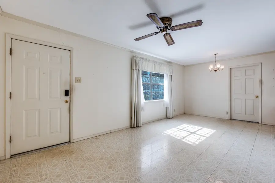 1229 Greenbrier Drive, Mesquite, TX 75149 - Image #2