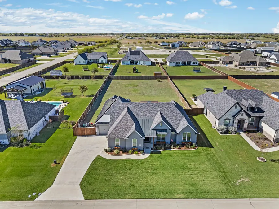 9105 Hidden Pond Street, Justin, TX 76247 - Image #2