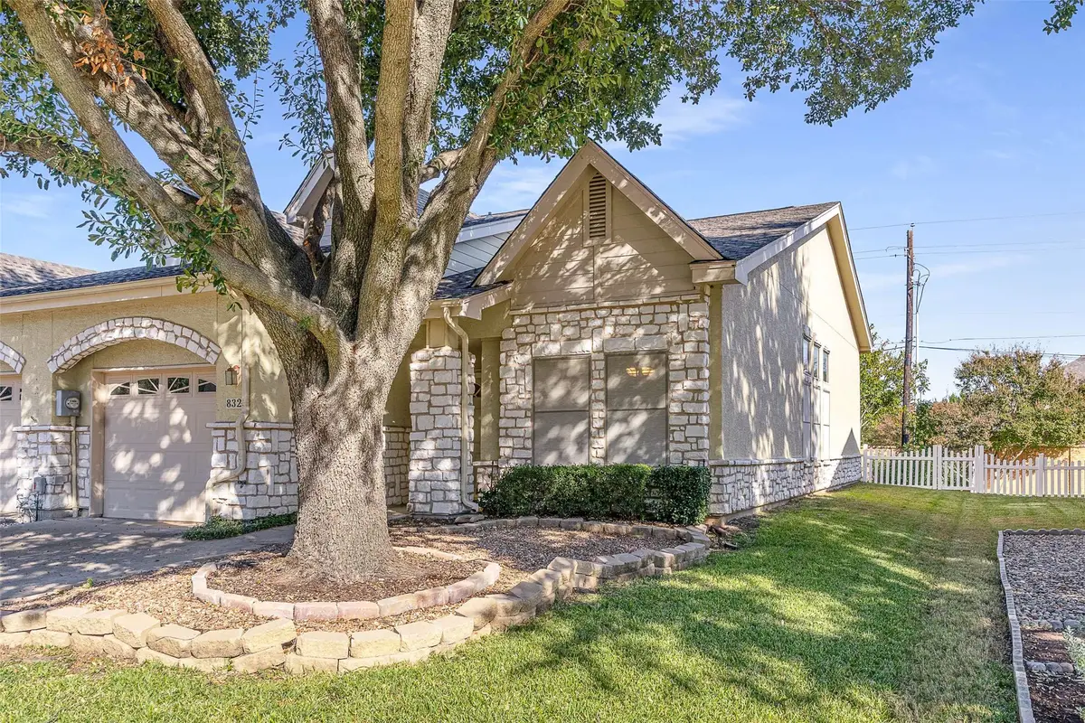 832 Beechcraft Avenue, Grand Prairie, TX 75051 - Image #1