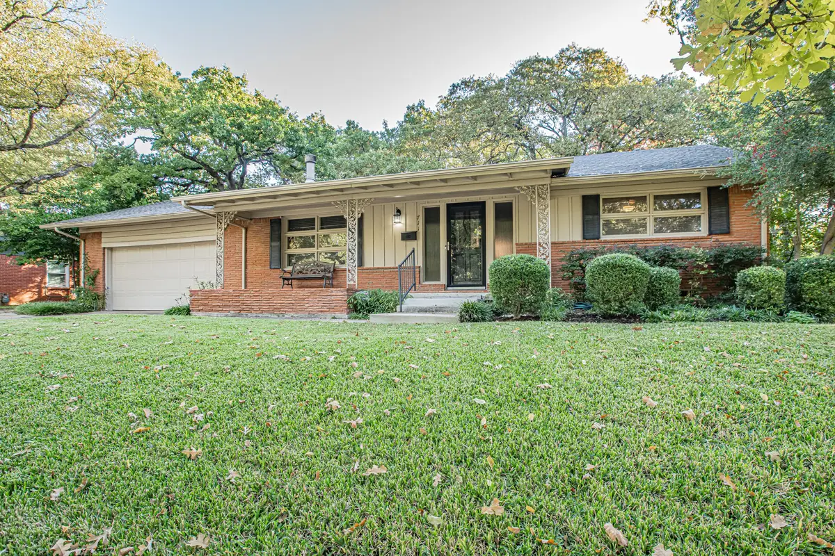 711 Briarwood Boulevard, Arlington, TX 76013 - Image #1