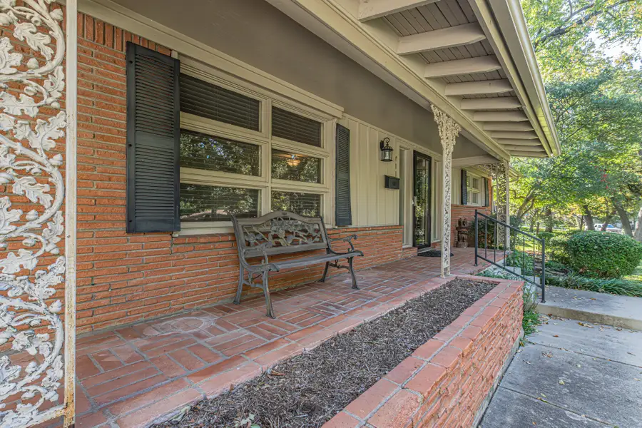 711 Briarwood Boulevard, Arlington, TX 76013 - Image #3