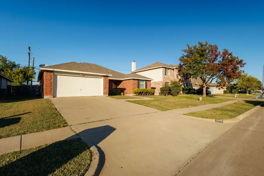 2140 Hacienda Court, Grand Prairie, TX 75052 - Image #2