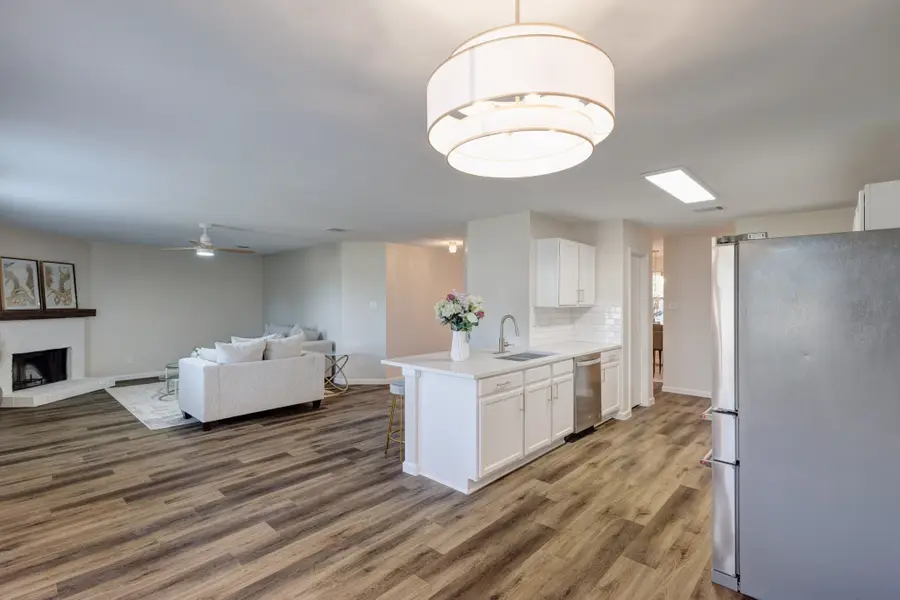 2140 Hacienda Court, Grand Prairie, TX 75052 - Image #3