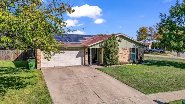 6144 Skylark Lane, Watauga, TX 76148