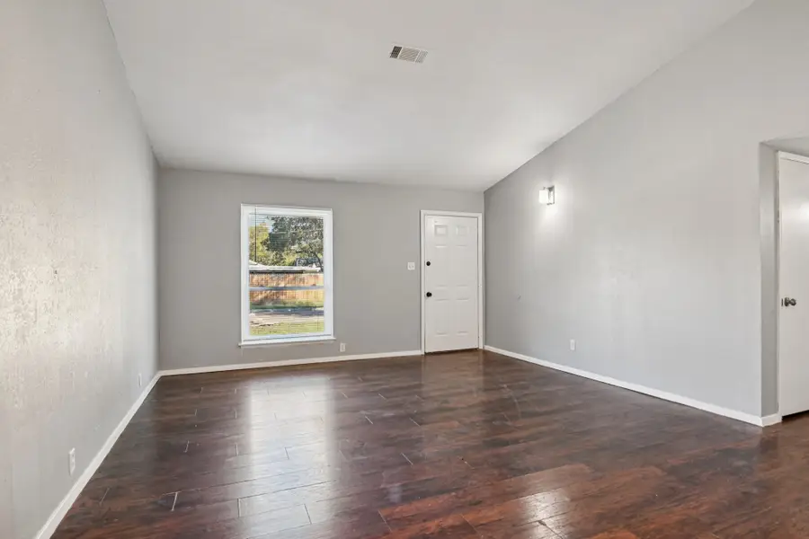 109 Harper Court, Grand Prairie, TX 75051 - Image #2