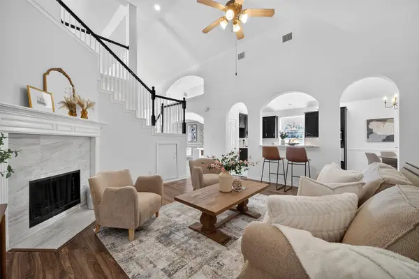 7854 Creek Meadows Drive, Fort Worth, TX 76133