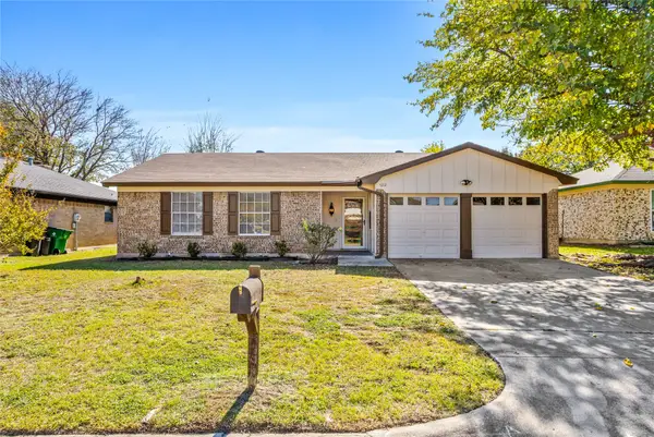 5712 Twin Oaks Drive, Haltom City, TX 76148