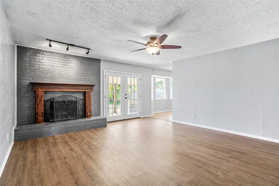 5712 Twin Oaks Drive, Haltom City, TX 76148 - Image #3