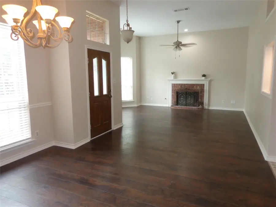 4421 Rosedale Drive, Grand Prairie, TX 75052 - Image #3