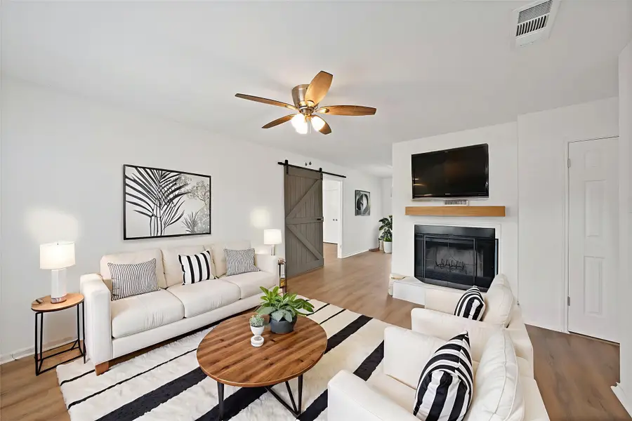 715 E Avenue F, Midlothian, TX 76065 - Image #2