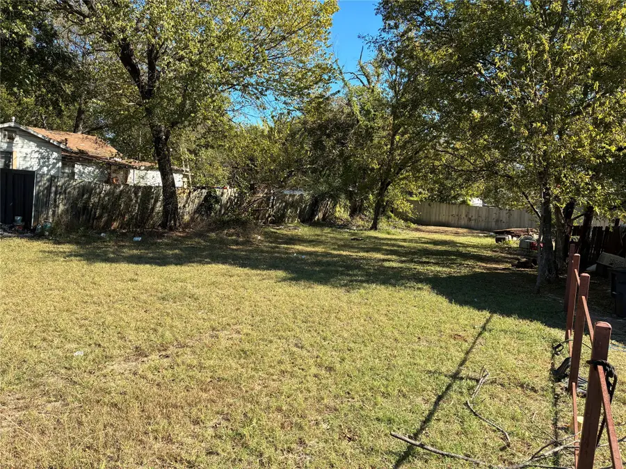 1917 Daniel Street, Fort Worth, TX 76104 - Image #3