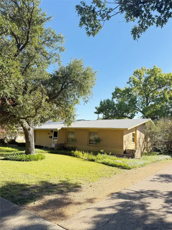 901 Wisteria Way, Richardson, TX 75080