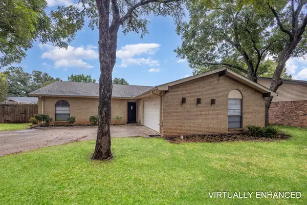 4104 Foxmoor Court, Arlington, TX 76016