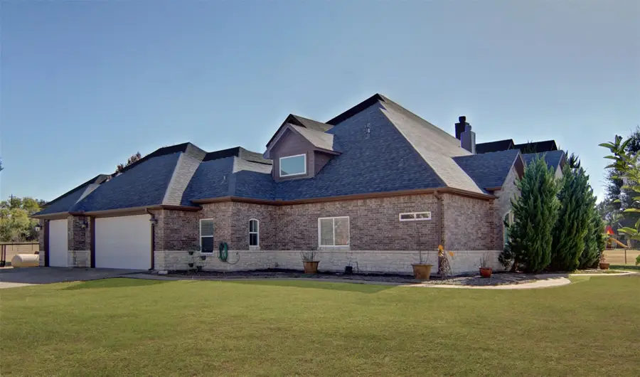 1007 Bentwater Parkway, Granbury, TX 76049 - Image #2