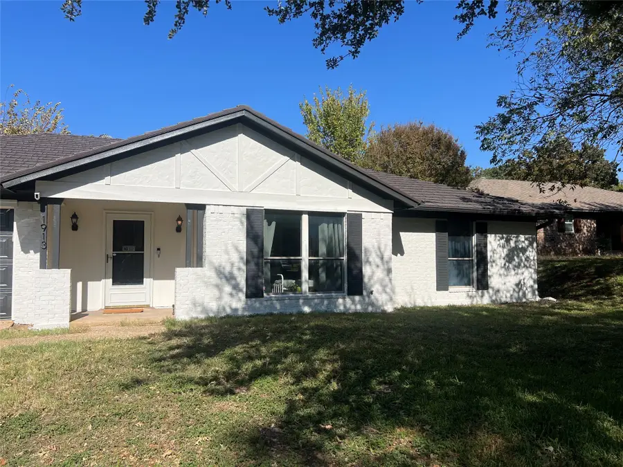 1913 Lynbrook Lane, Arlington, TX 76015 - Image #3