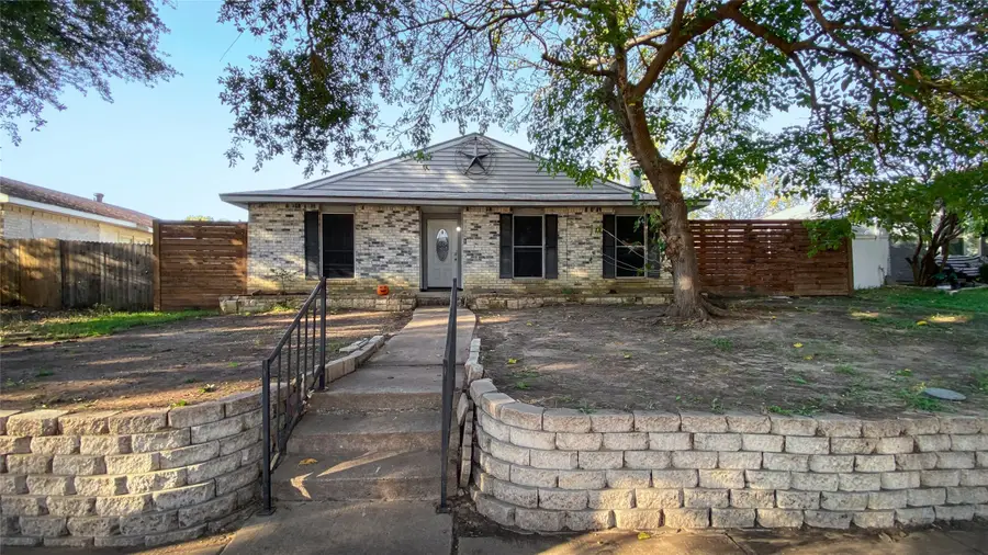 1831 E Peters Colony Road, Carrollton, TX 75007 - Image #2