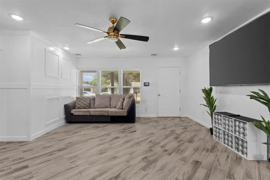 1035 Warden Street, Benbrook, TX 76126 - Image #3