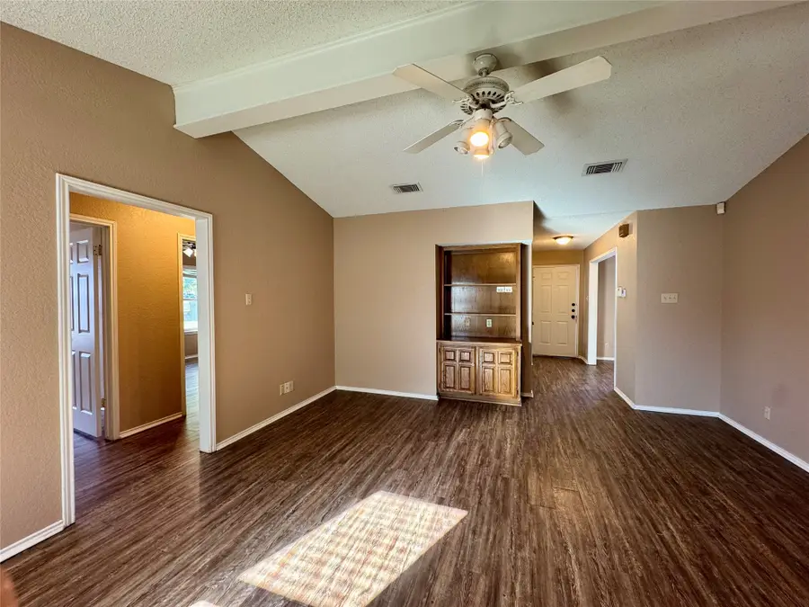 100 Marylee Drive, Hewitt, TX 76643 - Image #3