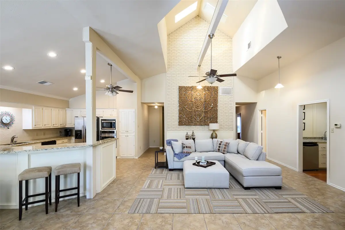 9115 Valley Chapel Lane, Dallas, TX 75220 - Image #1