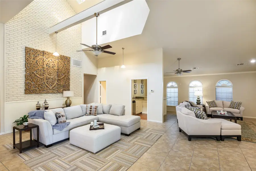 9115 Valley Chapel Lane, Dallas, TX 75220 - Image #2