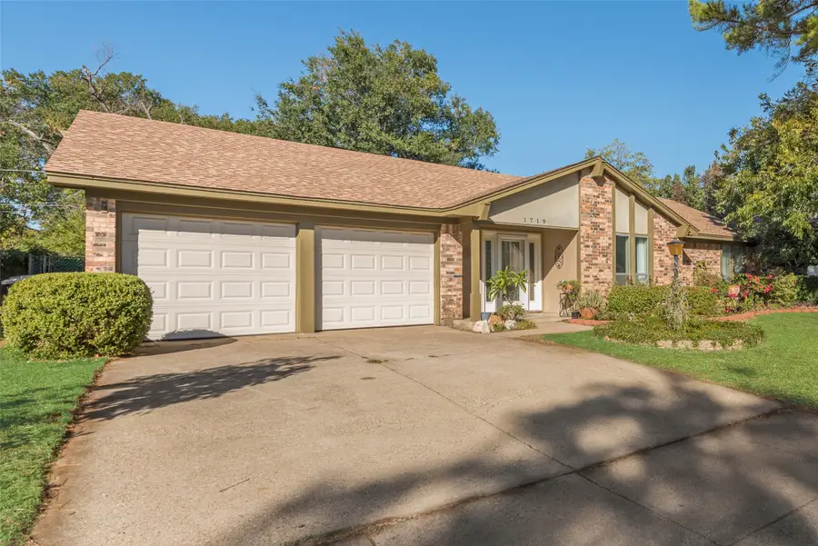 1719 Princeton Drive, Arlington, TX 76015 - Image #3