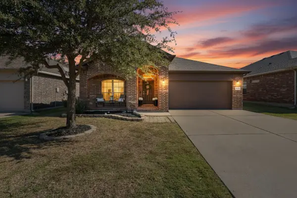 8304 W White Hart Drive, Fort Worth, TX 76179