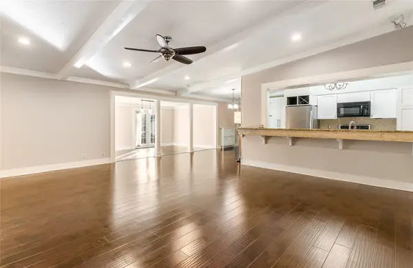 203 Walnut Way, Euless, TX 76039