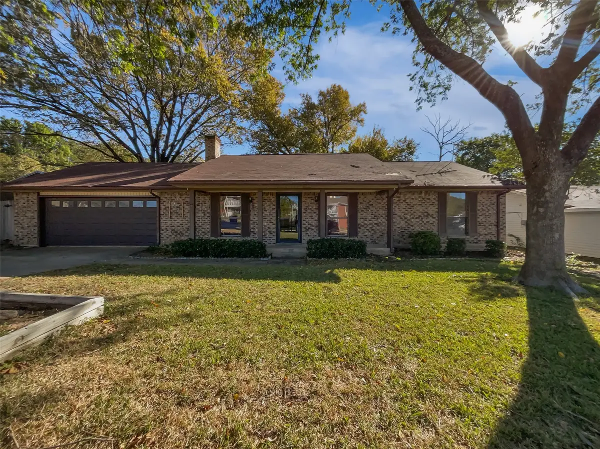 806 SE 4th Street, Grand Prairie, TX 75051 - Image #1