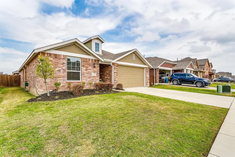1629 Ridge Creek Lane, Aubrey, TX 76227 - Image #3
