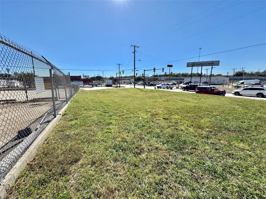 619 W Broadway Street, Gainesville, TX 76240 - Image #2