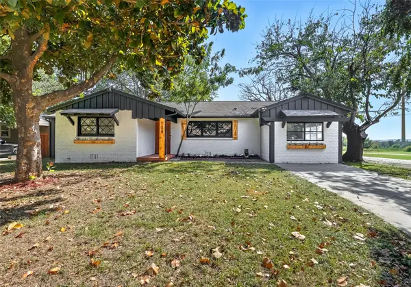 108 Hilltop Drive, Grandview, TX 76050