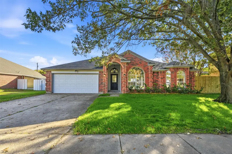609 Thorton Court, Cedar Hill, TX 75104 - Image #2