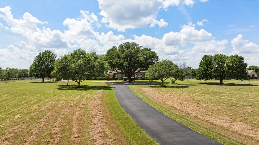 4410 Halo Court, Granbury, TX 76049 - Image #2