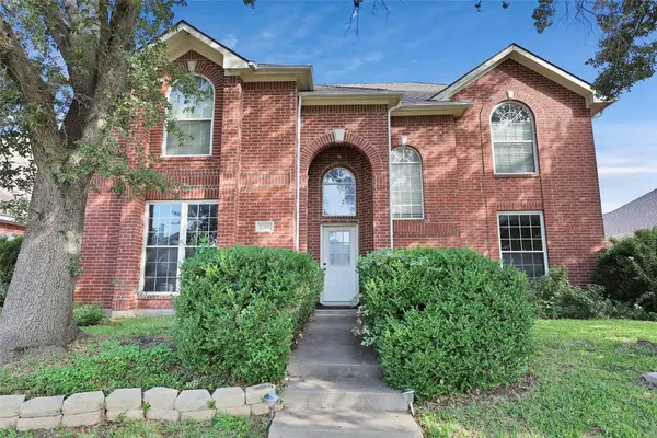 2748 Oak Hollow Drive, Grand Prairie, TX 75052