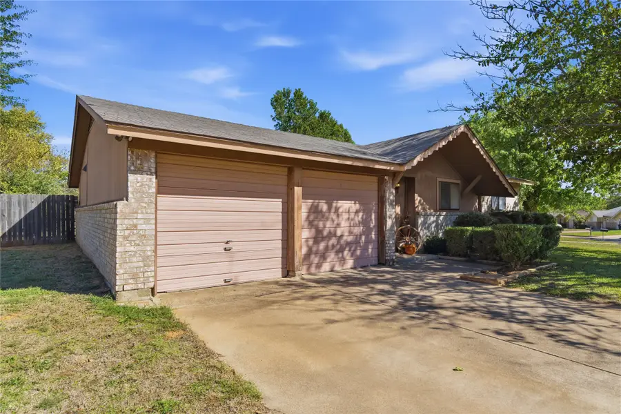 900 Meadowlark Drive, Mansfield, TX 76063 - Image #2