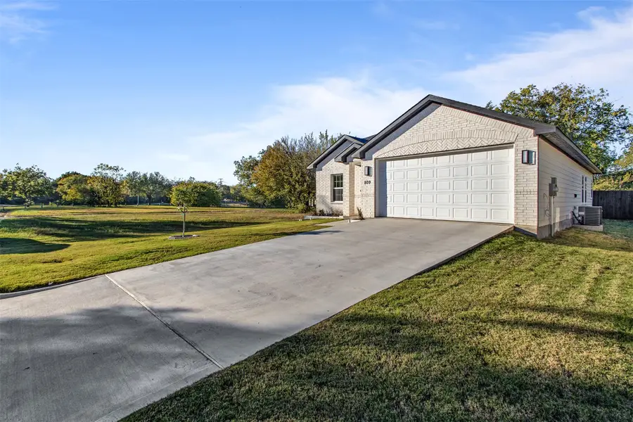 809 Truelove Street, Gainesville, TX 76240 - Image #3