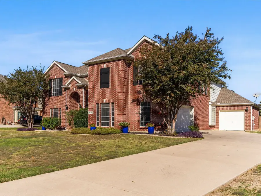 1616 Bassett Hound Drive, Fort Worth, TX 76052 - Image #3