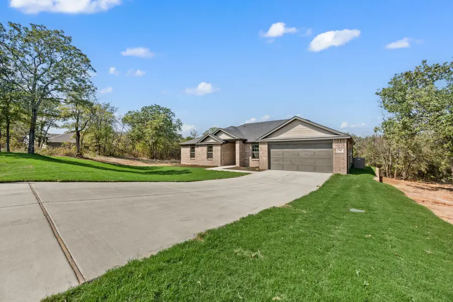 718 Haynie Drive, Runaway Bay, TX 76426 - Image #2