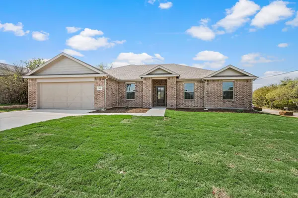 201 Bartlett Court, Runaway Bay, TX 76426