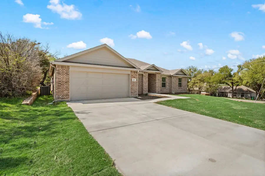 201 Bartlett Court, Runaway Bay, TX 76426 - Image #3