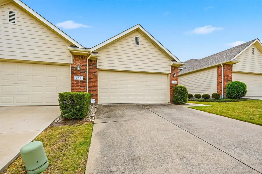 252 Heritage Hill Drive, Lewisville, TX 75067 - Image #3